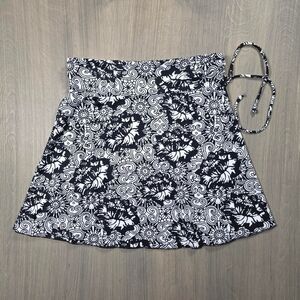 Soybu Women's Black&White Elastic Waist Skirt with Side Tie Detail, Size Medium